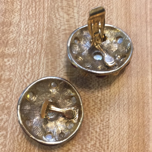 Vintage Gem Clip On Earrings 👑 - Picture 3 of 7